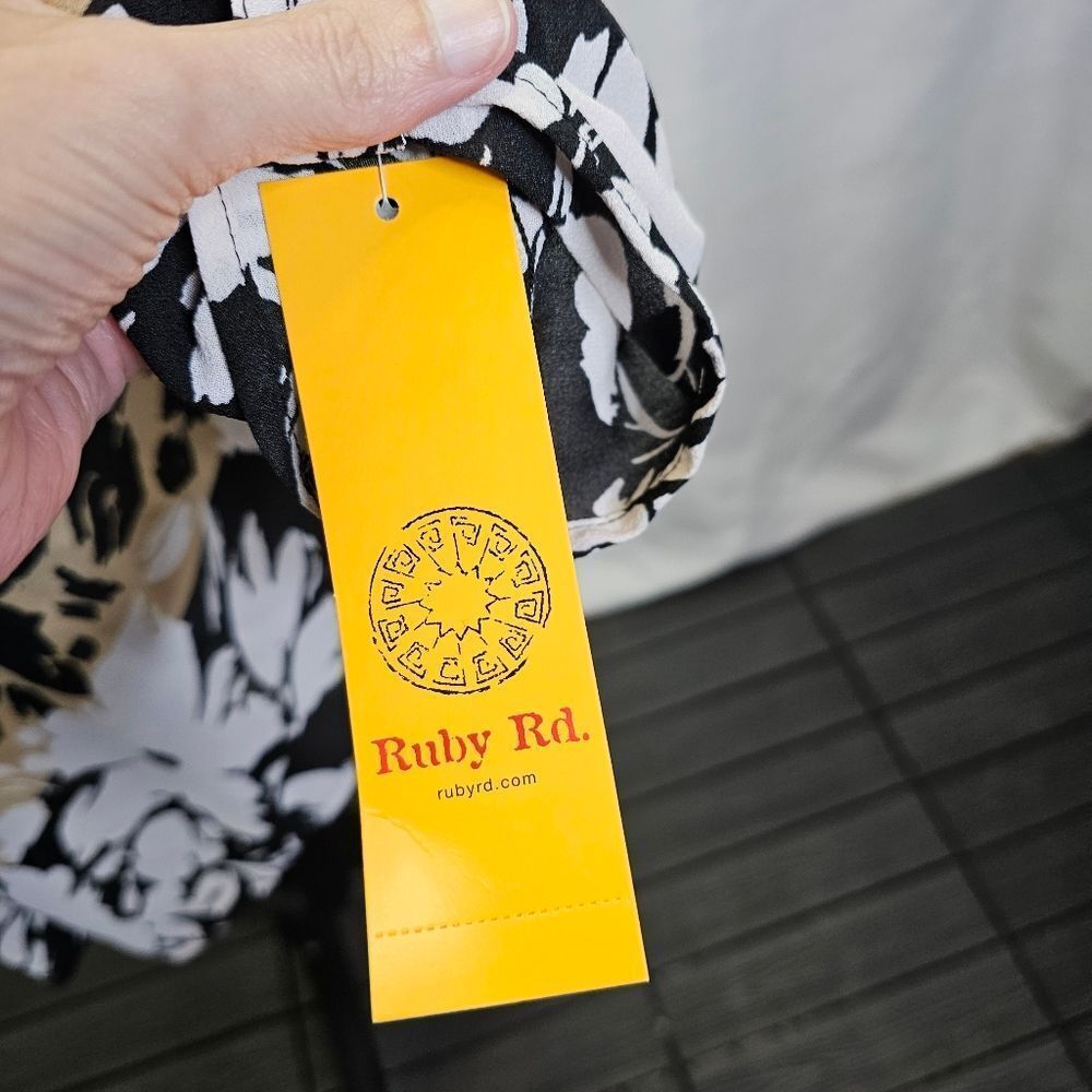 Ruby Rd. Asymmetrical Popover Blouse Size Small N… - image 10